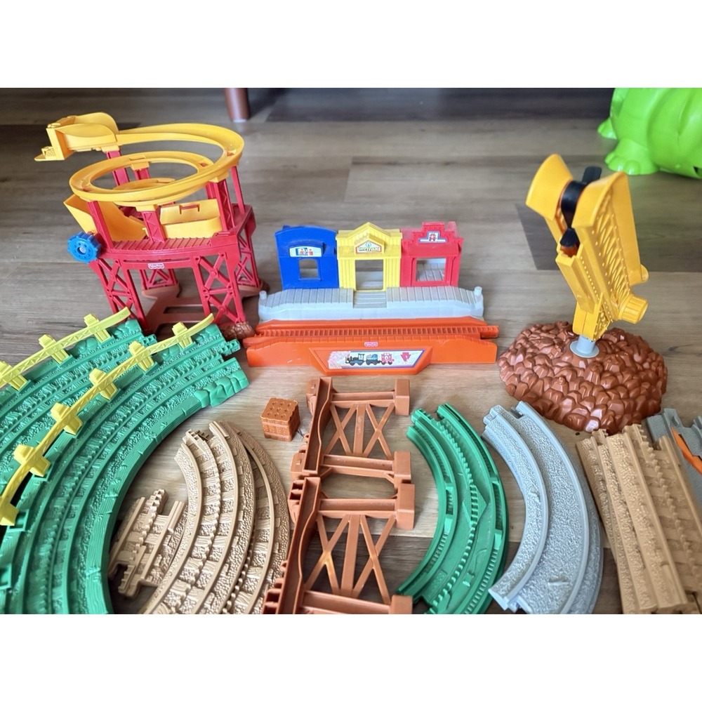 Fisher Price GeoTrax Lot Tracks with Train And Cars